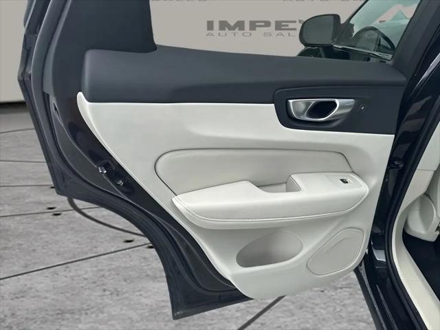 2024 Volvo XC60 Recharge T8 Core Dark Theme