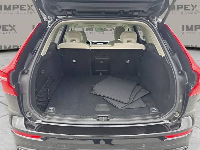 2024 Volvo XC60 Recharge T8 Core Dark Theme