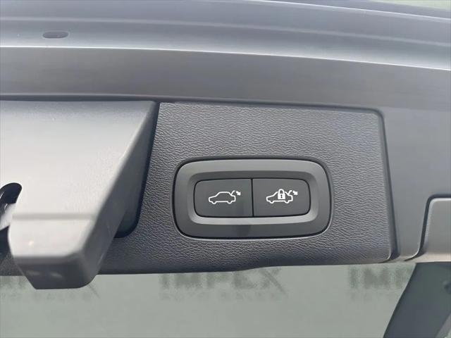 2024 Volvo XC60 Recharge T8 Core Dark Theme