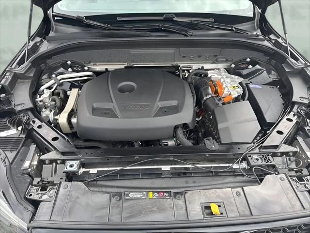 2024 Volvo XC60 Recharge T8 Core Dark Theme
