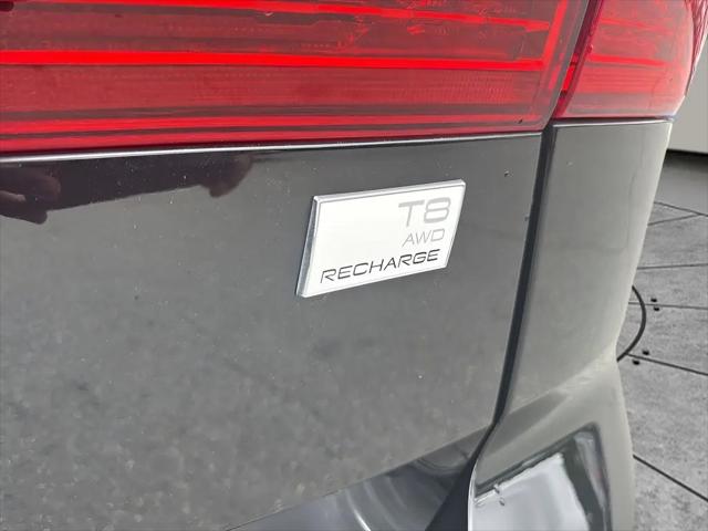 2024 Volvo XC60 Recharge T8 Core Dark Theme
