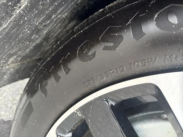 2024 Volvo XC60 Recharge T8 Core Dark Theme
