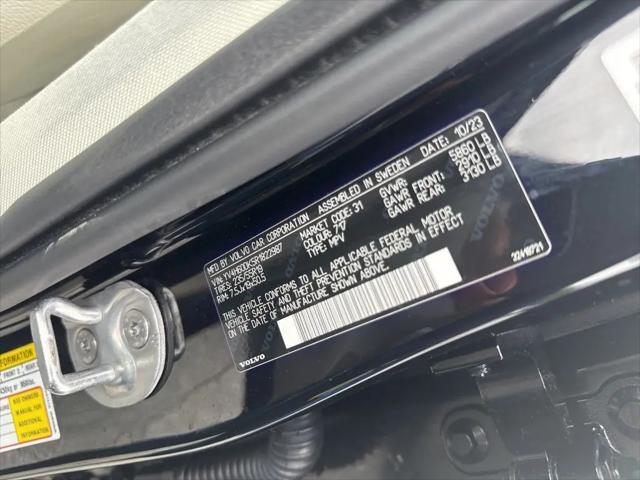 2024 Volvo XC60 Recharge T8 Core Dark Theme