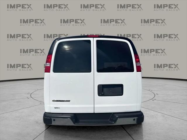 2025 Chevrolet Express Passenger RWD 3500 Extended Wheelbase LT