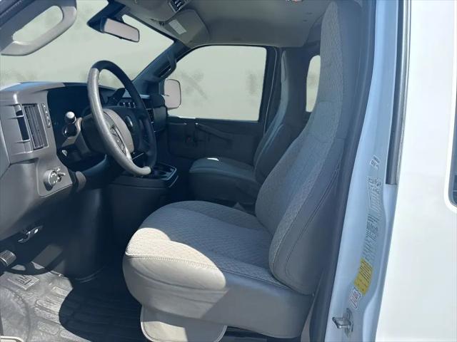 2025 Chevrolet Express Passenger RWD 3500 Extended Wheelbase LT