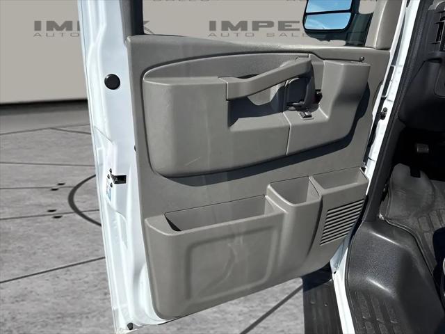 2025 Chevrolet Express Passenger RWD 3500 Extended Wheelbase LT