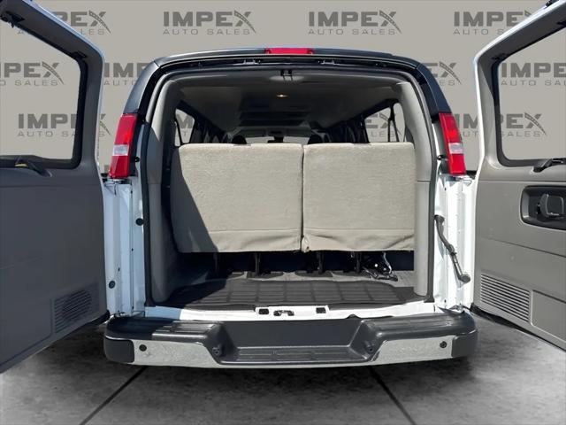 2025 Chevrolet Express Passenger RWD 3500 Extended Wheelbase LT