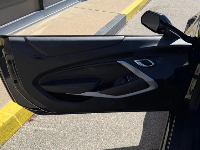 2020 Chevrolet Camaro RWD Convertible 1LT