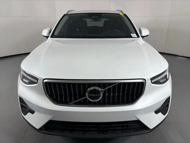 2025 Volvo XC40 B5 Plus Bright Theme