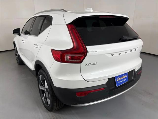 2025 Volvo XC40 B5 Plus Bright Theme