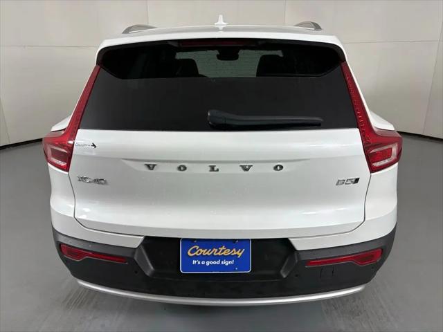 2025 Volvo XC40 B5 Plus Bright Theme