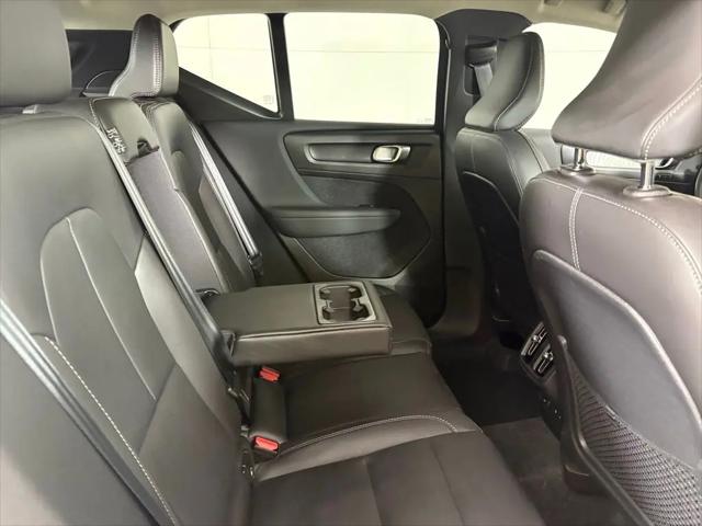 2025 Volvo XC40 B5 Plus Bright Theme