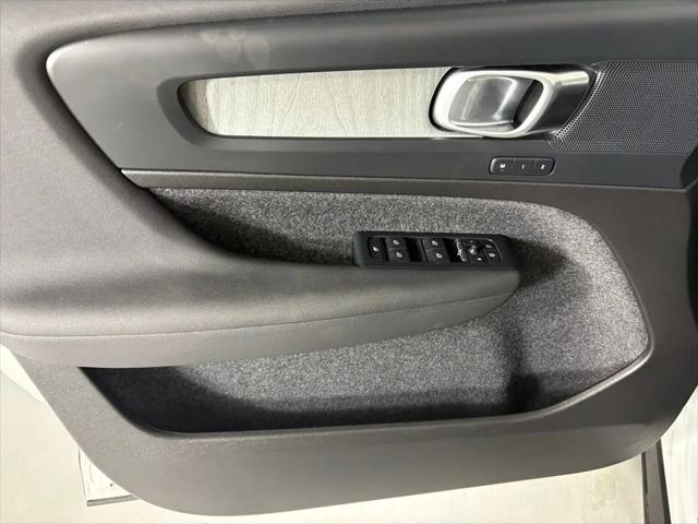 2025 Volvo XC40 B5 Plus Bright Theme