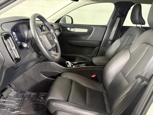 2025 Volvo XC40 B5 Plus Bright Theme