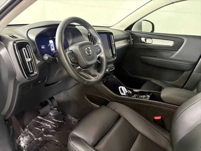 2025 Volvo XC40 B5 Plus Bright Theme
