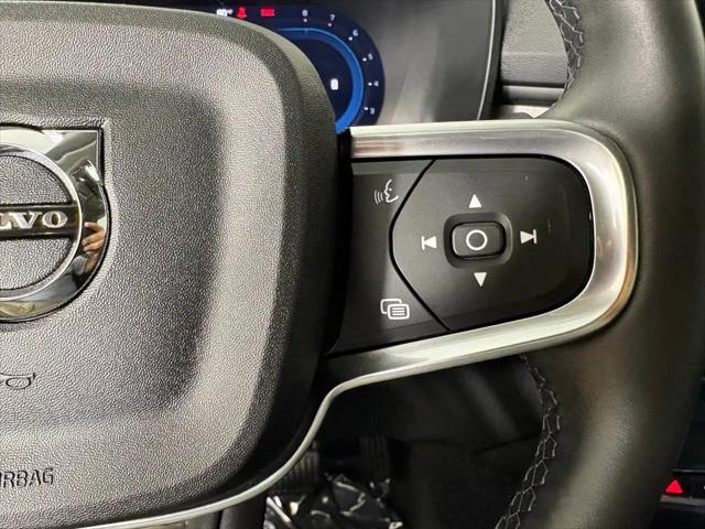 2025 Volvo XC40 B5 Plus Bright Theme