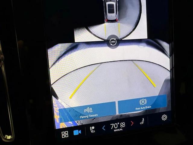 2025 Volvo XC40 B5 Plus Bright Theme