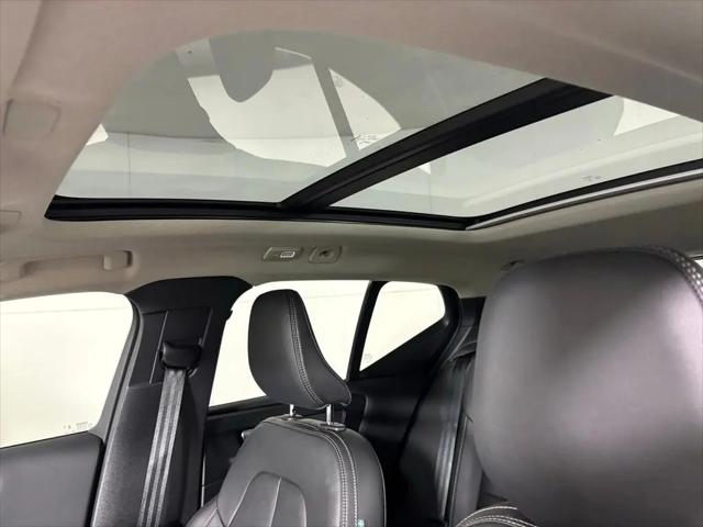 2025 Volvo XC40 B5 Plus Bright Theme