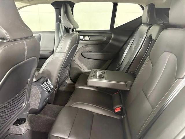 2025 Volvo XC40 B5 Plus Bright Theme