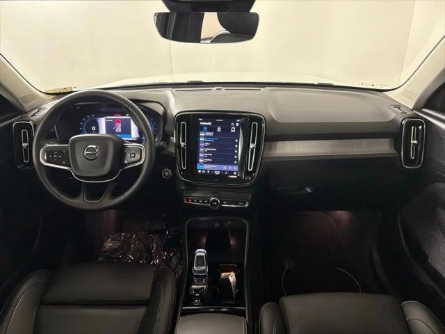 2025 Volvo XC40 B5 Plus Bright Theme