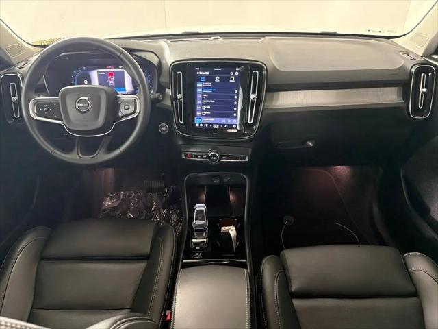 2025 Volvo XC40 B5 Plus Bright Theme