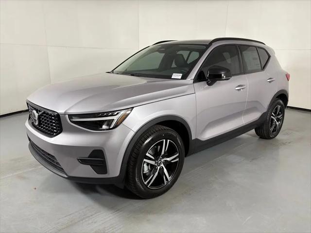 2026 Volvo XC40 Core, B5 AWD Gas (mild hybrid), Dark