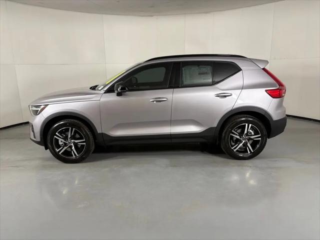 2026 Volvo XC40 Core, B5 AWD Gas (mild hybrid), Dark