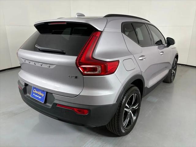 2026 Volvo XC40 Core, B5 AWD Gas (mild hybrid), Dark