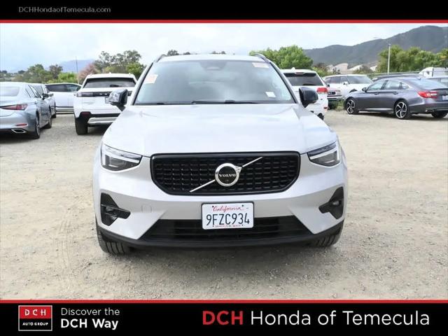 2023 Volvo XC40 B5 Ultimate Dark Theme