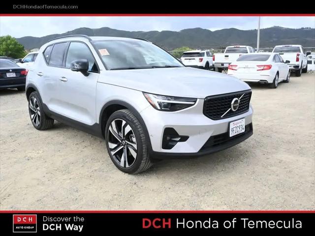 2023 Volvo XC40 B5 Ultimate Dark Theme