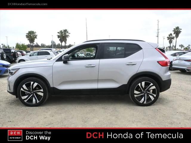 2023 Volvo XC40 B5 Ultimate Dark Theme