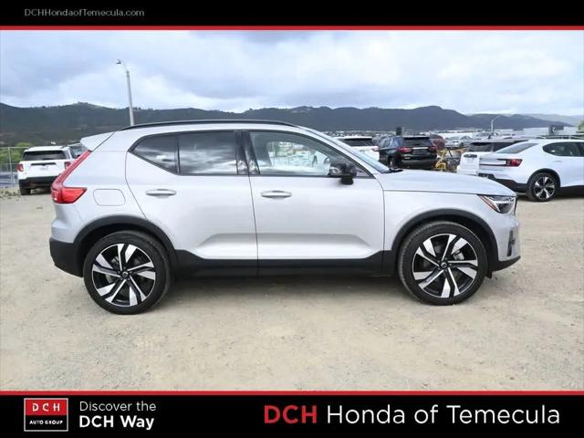 2023 Volvo XC40 B5 Ultimate Dark Theme