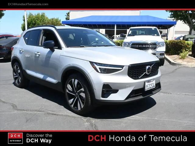2023 Volvo XC40 B5 Ultimate Dark Theme