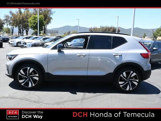 2023 Volvo XC40 B5 Ultimate Dark Theme