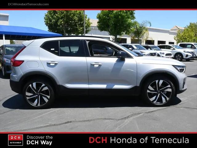 2023 Volvo XC40 B5 Ultimate Dark Theme