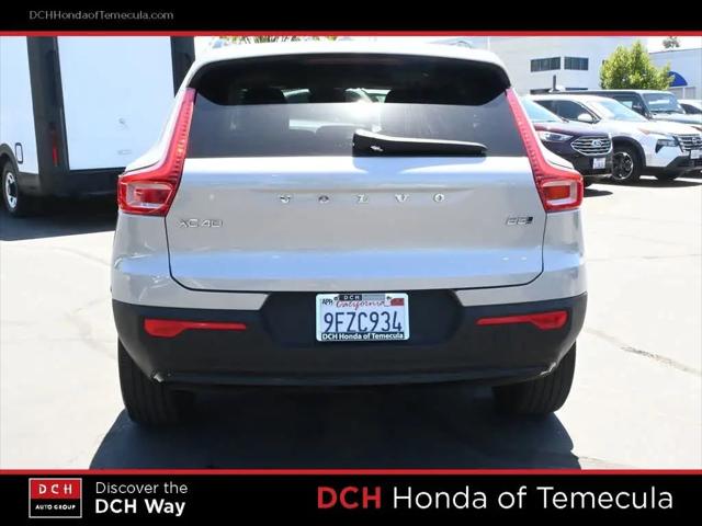 2023 Volvo XC40 B5 Ultimate Dark Theme