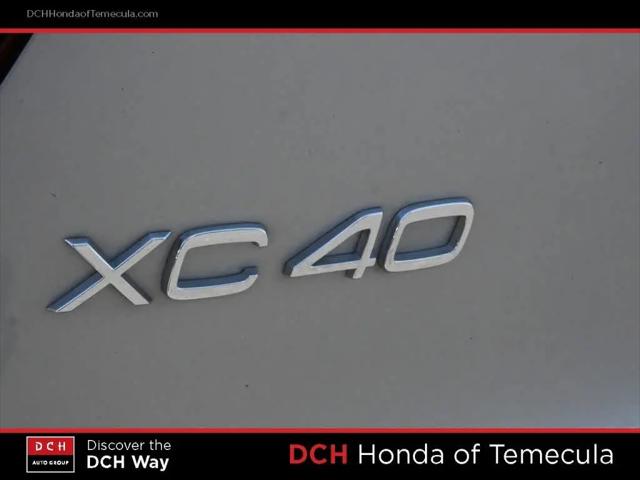 2023 Volvo XC40 B5 Ultimate Dark Theme