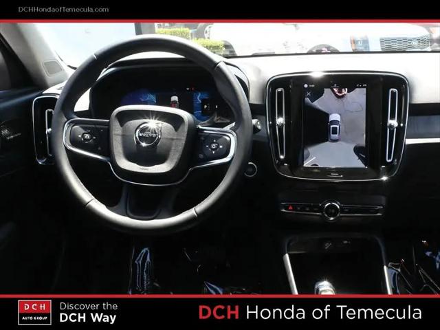 2023 Volvo XC40 B5 Ultimate Dark Theme