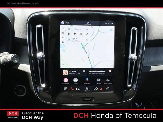 2023 Volvo XC40 B5 Ultimate Dark Theme