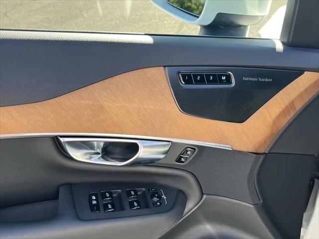 2025 Volvo XC90 Plug-In Hybrid T8 Plus 6-Seater