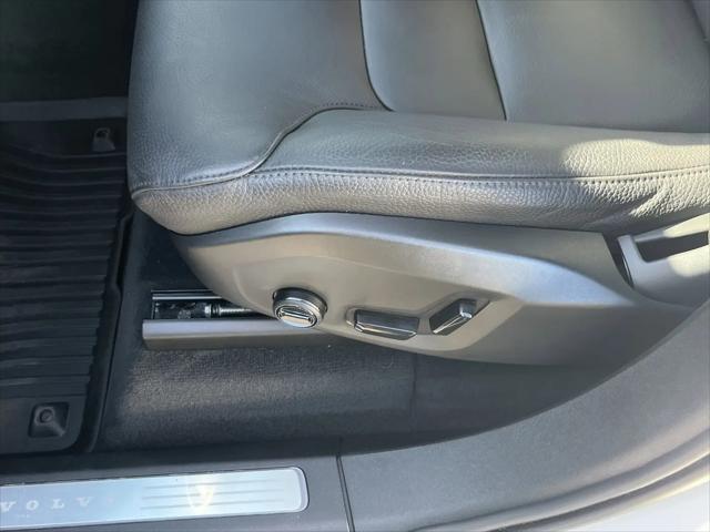 2025 Volvo XC90 Plug-In Hybrid T8 Plus 6-Seater