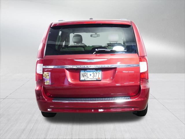 2014 Chrysler Town & Country Touring-L