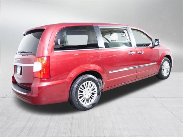 2014 Chrysler Town & Country Touring-L