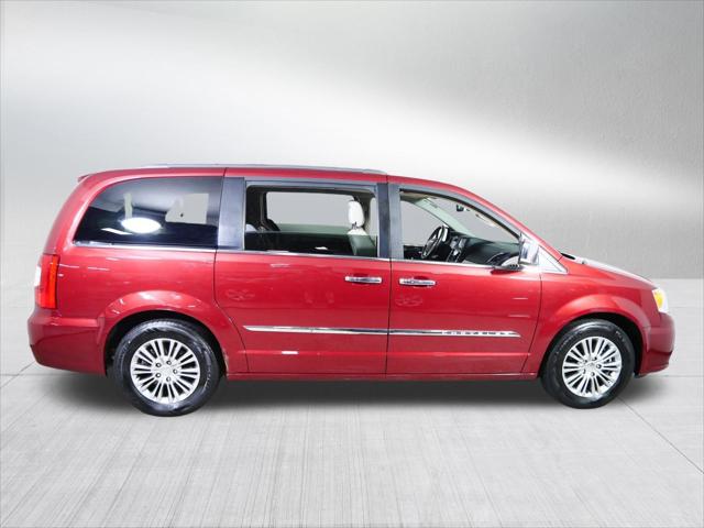 2014 Chrysler Town & Country Touring-L