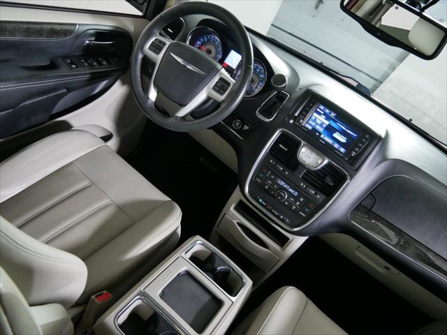 2014 Chrysler Town & Country Touring-L