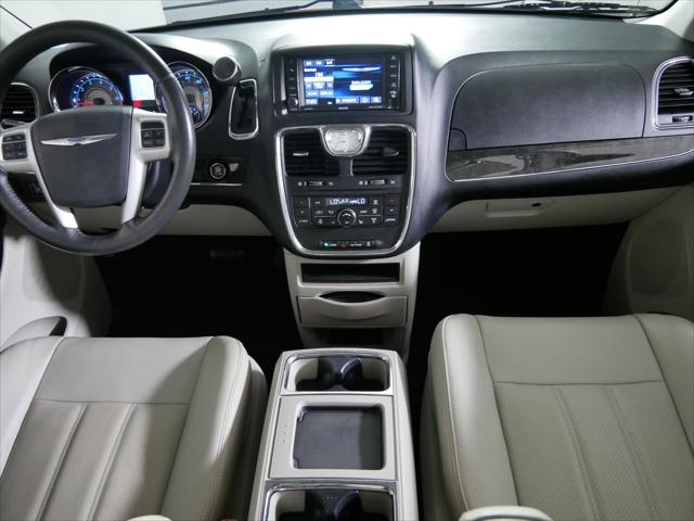 2014 Chrysler Town & Country Touring-L