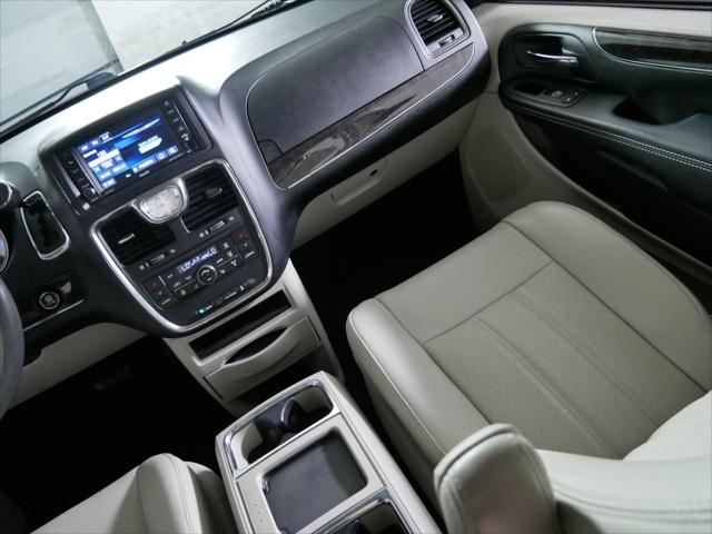 2014 Chrysler Town & Country Touring-L