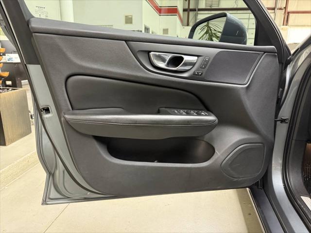 2020 Volvo S60 T6 Momentum