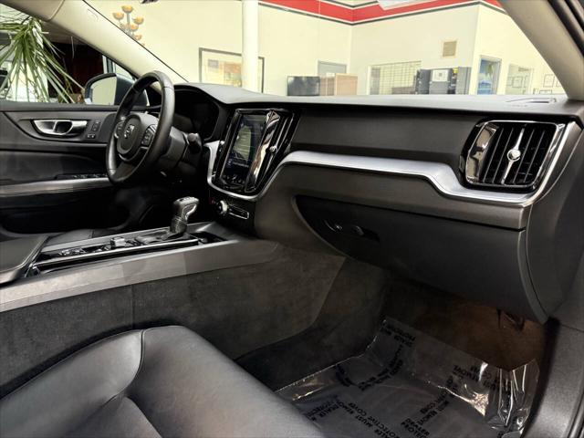 2020 Volvo S60 T6 Momentum
