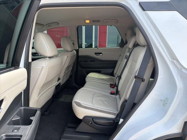 2025 Nissan Pathfinder SL 4WD
